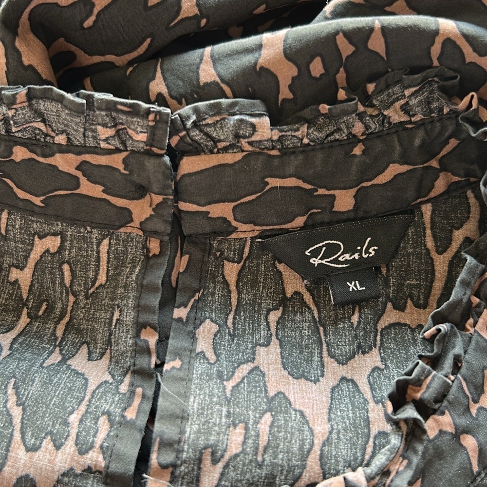 Rails Ariana Savannah Top caramel brown high neck shirt onyx black animal Sz XL - Picture 11 of 16